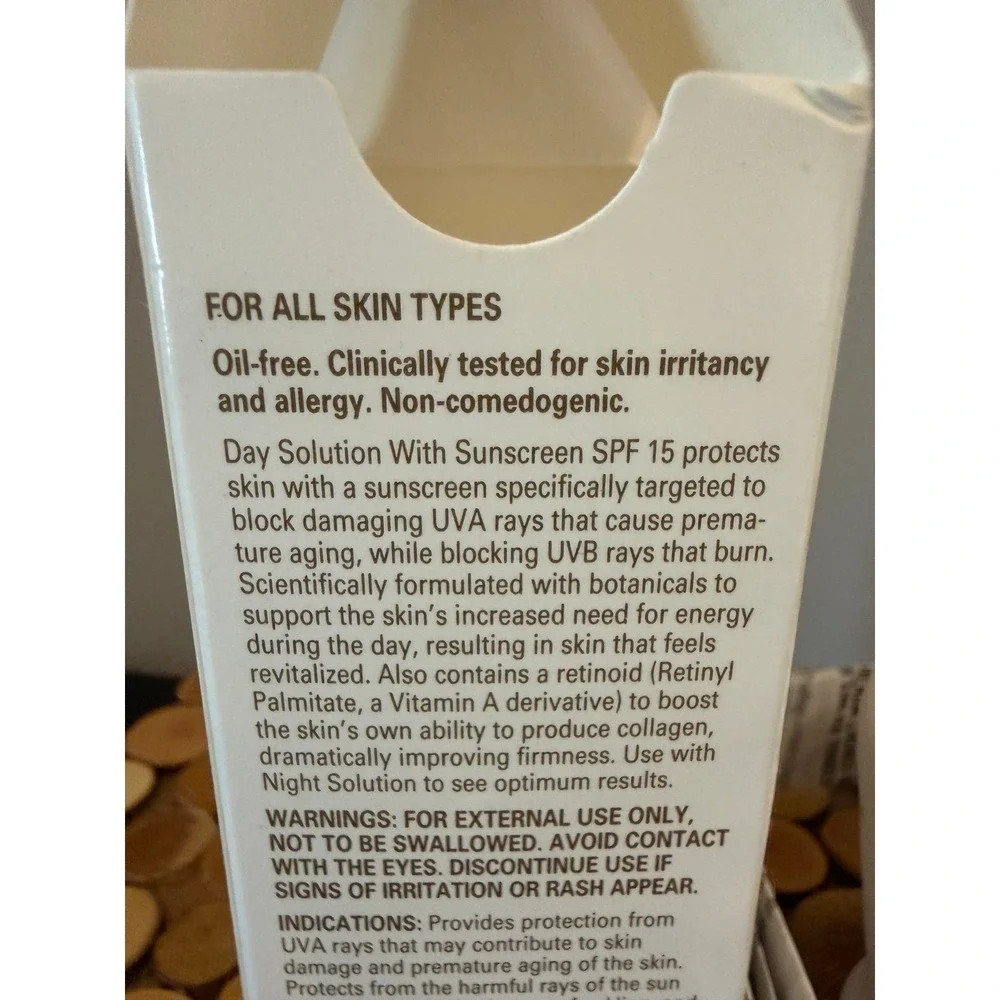 EXPIRED Mary Kay Day Solution with spf‎ 15, 657800 / 6578  NEW